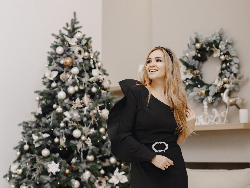 Открой плечико, отклей ресницы: в чем советуют встречать год Змеи казанские стилисты