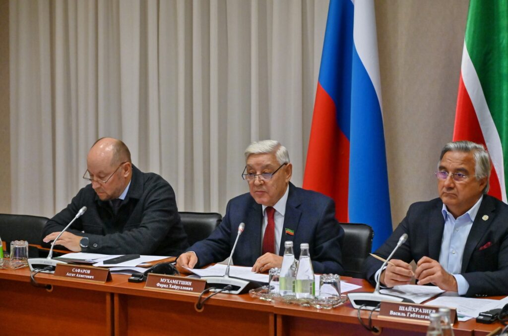 Мухаметшин провел заседание Координационного совета по делам соотечественников