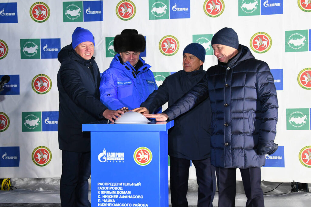 Минниханов принял участие в пуске газа в селе Нижнее Афанасово