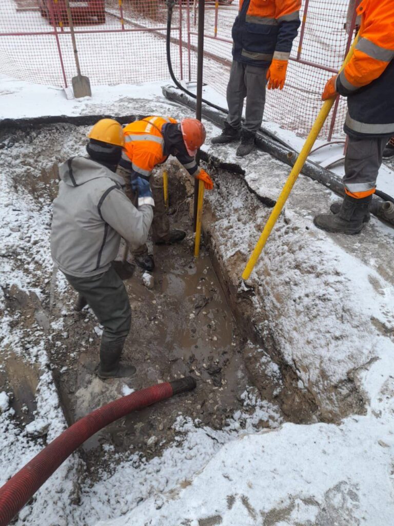 Аварийный участок коллектора заменили на улице Короленко в Казани