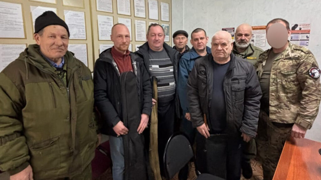 Охотники трех районов Татарстана передали 17 ружей на нужды спецоперации