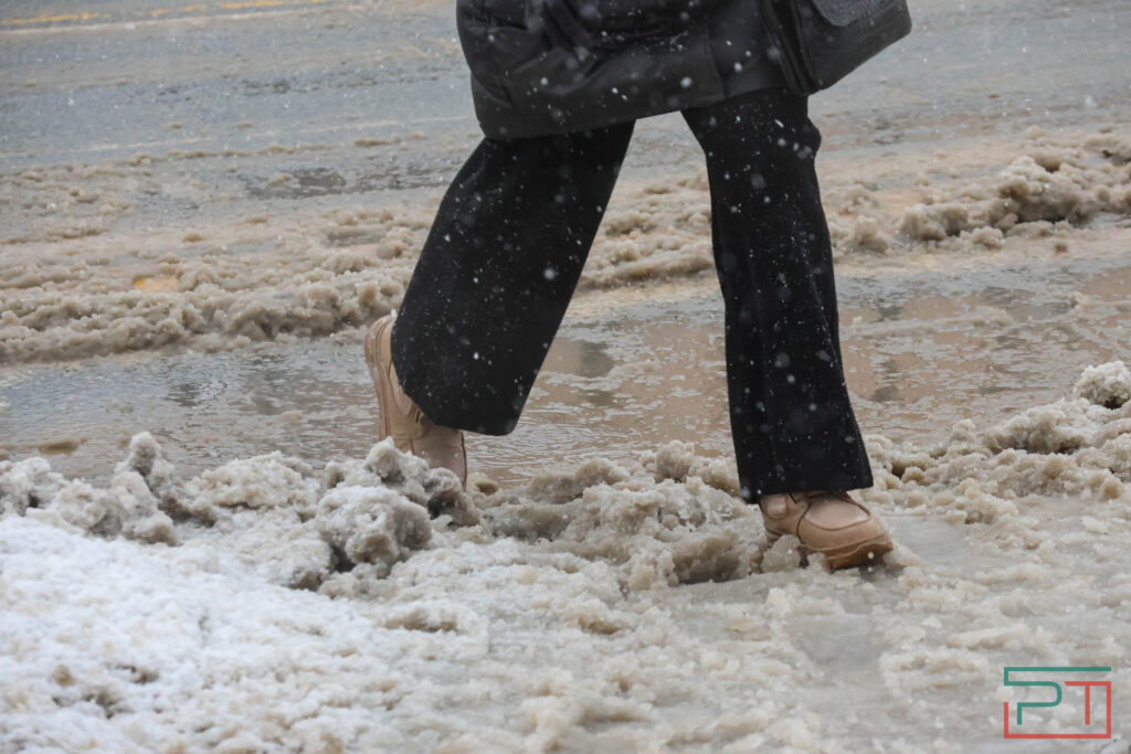 Зима отменяется: в январе казанцам вместо лыж пригодились зонтики