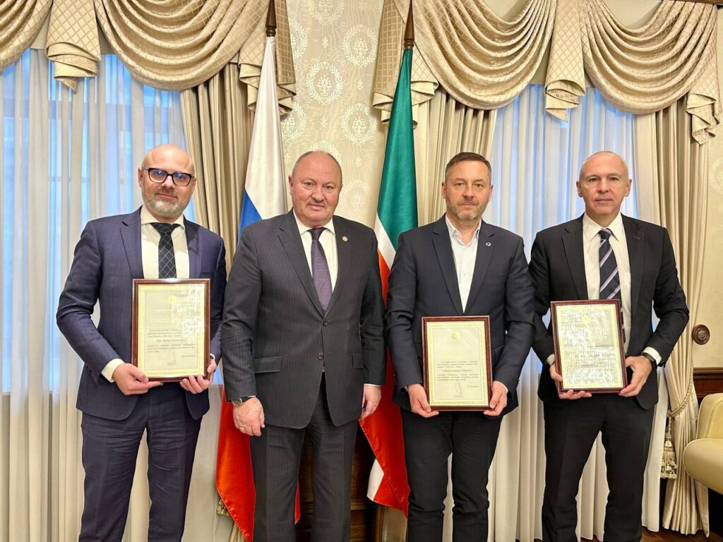 Равиль Ахметшин вручил благодарности Раиса Татарстана за организацию «Игр будущего»