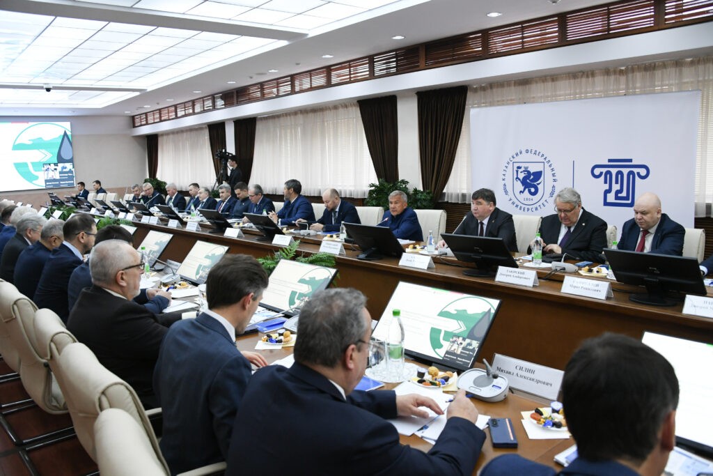 Минниханов: Нефтедобыча еще долго будет определять темпы экономического роста Татарстана