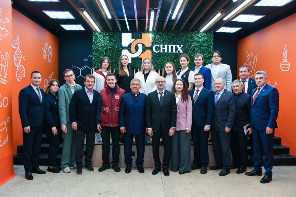 Минниханов посетил обновленные культурно-досуговый центр и спорткомплекс КНИТУ