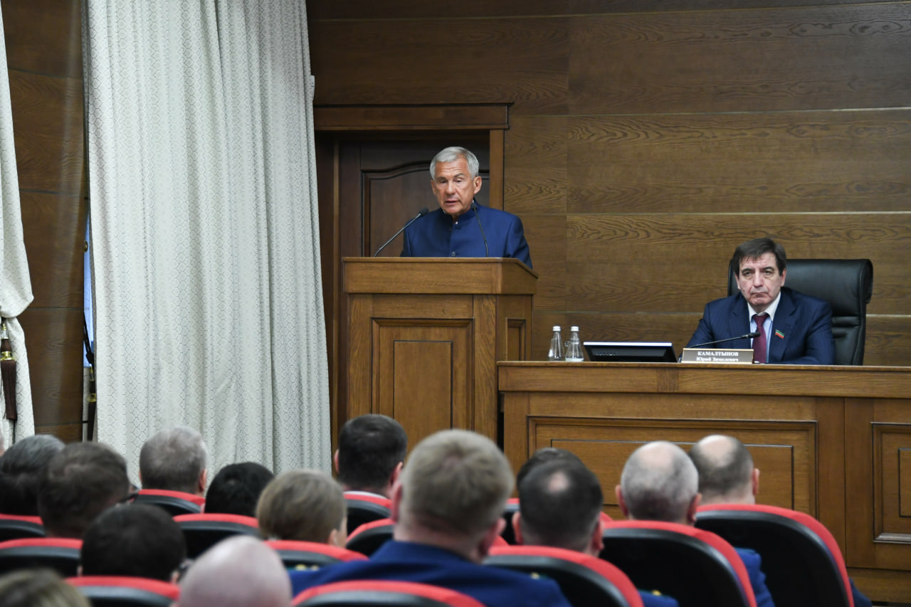 Минниханов вручил госнаграды работникам Прокуратуры Татарстана