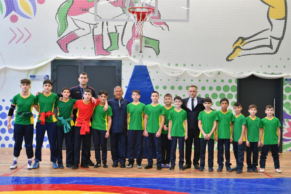 Минниханов посетил новый корпус татарской гимназии им. Марджани в Казани