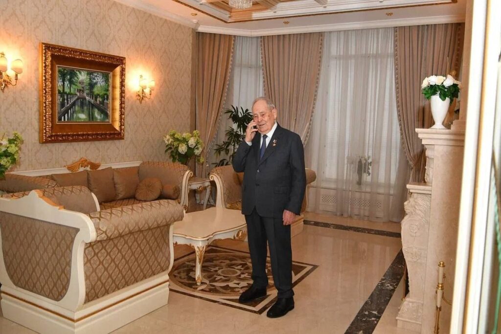 Минниханов приехал к Шаймиеву поздравить с днем рождения