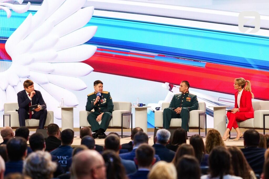 Герой России Расим Баксиков принял участие в форуме общества «Знание»