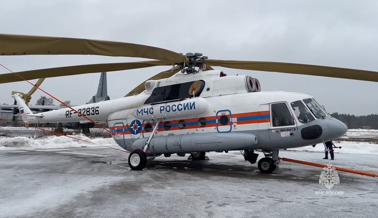 КВЗ передал новый вертолет Ми-8 спасателям МЧС России