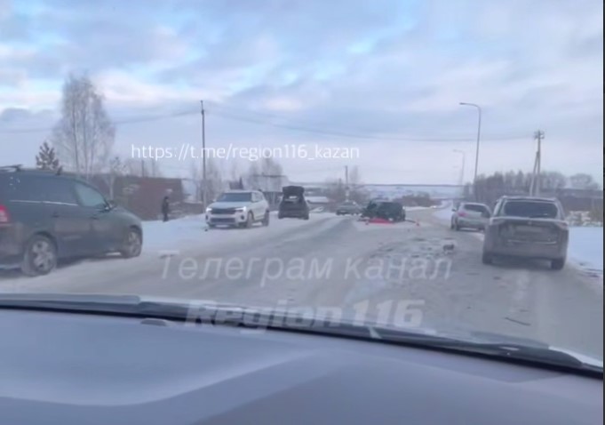 Под Казанью лоб в лоб столкнулась «Лада» и иномарка — один человек погиб