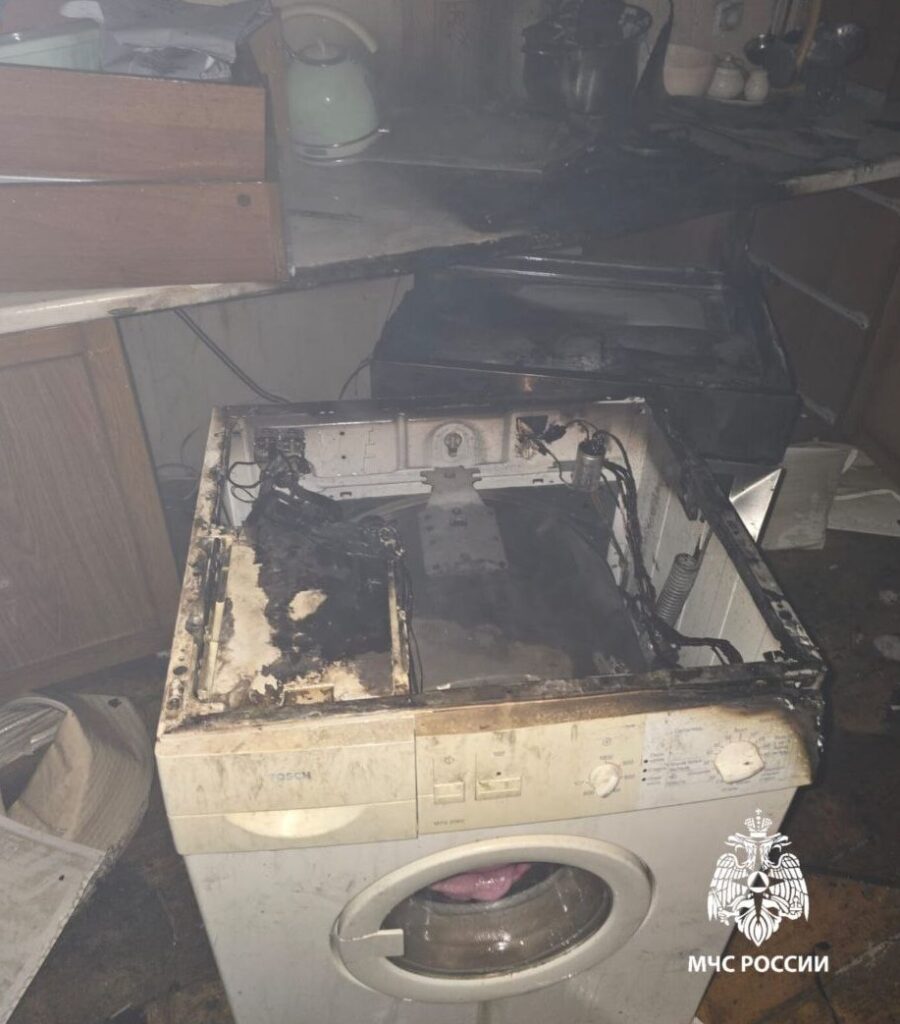 В Казани пожарные спасли девушку из квартиры, где загорелась стиральная машина