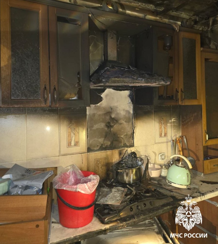 В Казани пожарные спасли девушку из квартиры, где загорелась стиральная машина