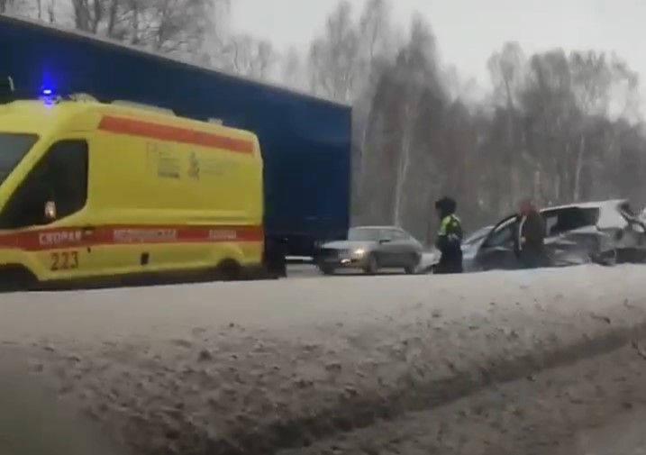 Из-за массовой аварии под Казанью около поворота на Раифу образовалась пробка