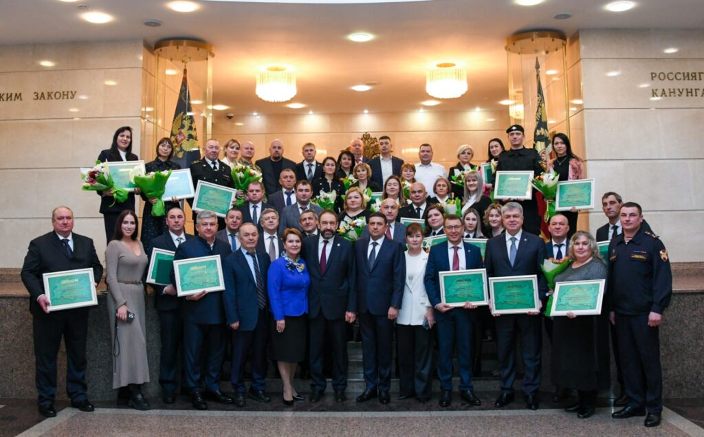 Песошин наградил победителей конкурса «Территория Закона»