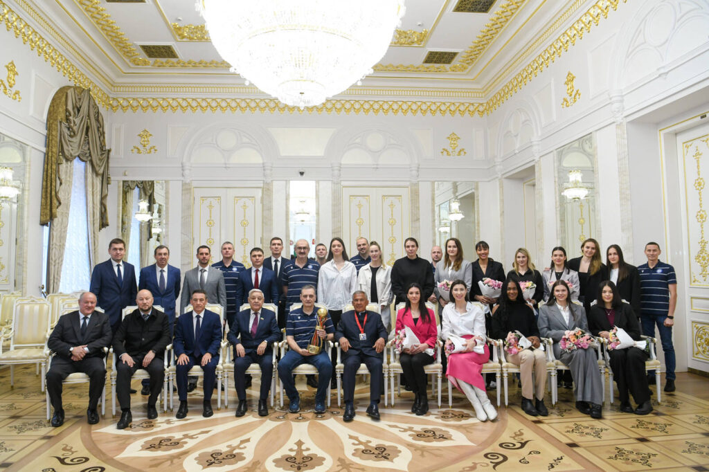 Раис РТ на встрече с волейболистками «Динамо-Ак Барс»: Татарстан гордится вашими победами
