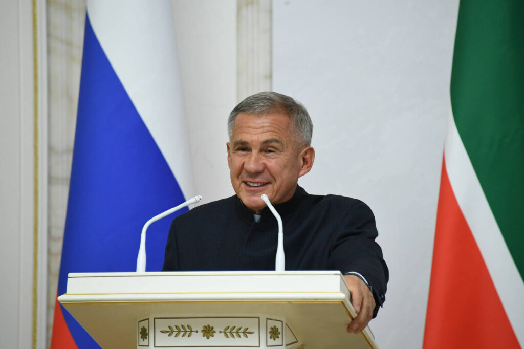 Минниханов поздравил регбистов «Стрелы-Ак Барс» с блестящим выступлением в сезоне