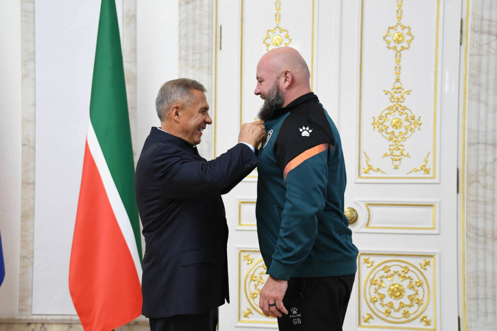 Минниханов поздравил регбистов «Стрелы-Ак Барс» с блестящим выступлением в сезоне