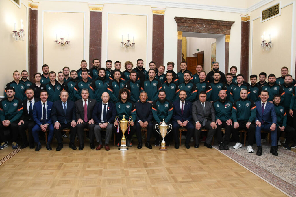 Минниханов поздравил регбистов «Стрелы-Ак Барс» с блестящим выступлением в сезоне