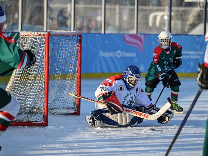 В гала-матче «Золотой шайбы» в Казани со спортсменами сыграли юные хоккеисты из 24 команд