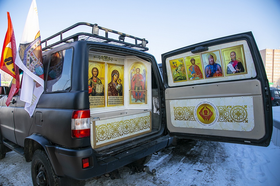 Нижнекамск отправил в зону СВО мотоцикл, пять машин с гумгрузом и один полевой храм