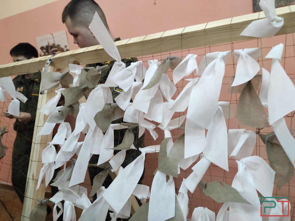 Казанский «дракон»: кадеты в Татарстане плетут масксети для СВО по секретной технологии