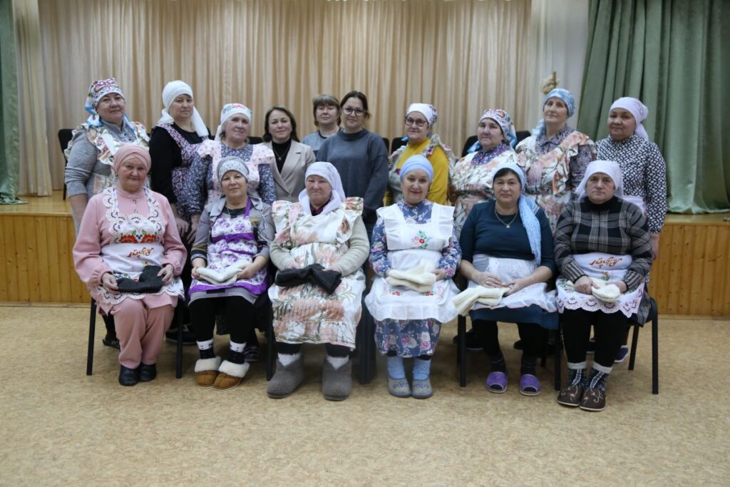 Более тысячи пар носков для бойцов СВО изготовили в Высокогорском районе