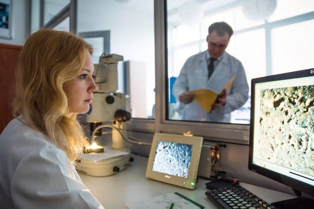 «У настоящих ученых проблем с деньгами нет»: как в Татарстане останавливают утечку мозгов