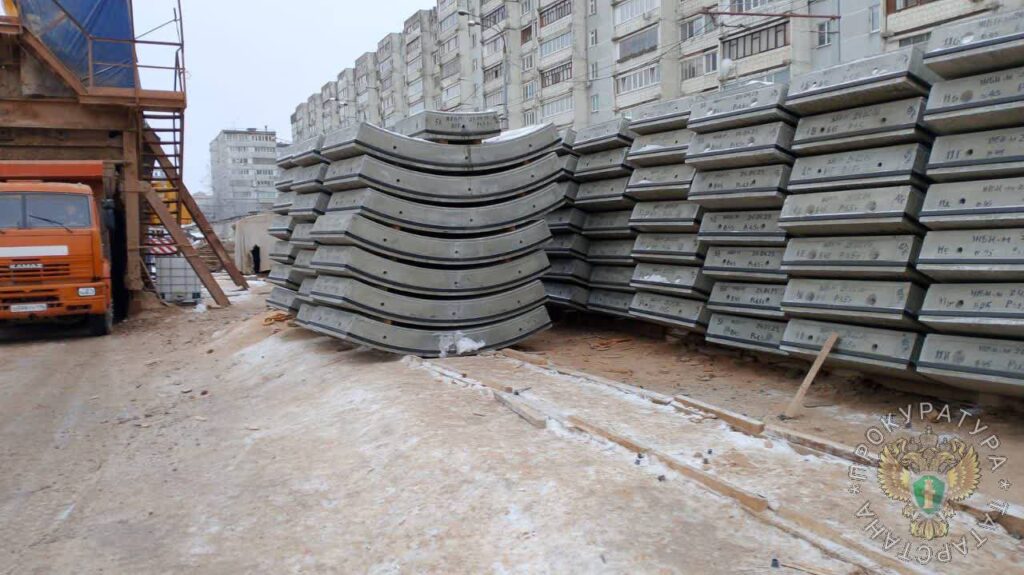 В Казани на рабочего на стройке упала стена — он погиб