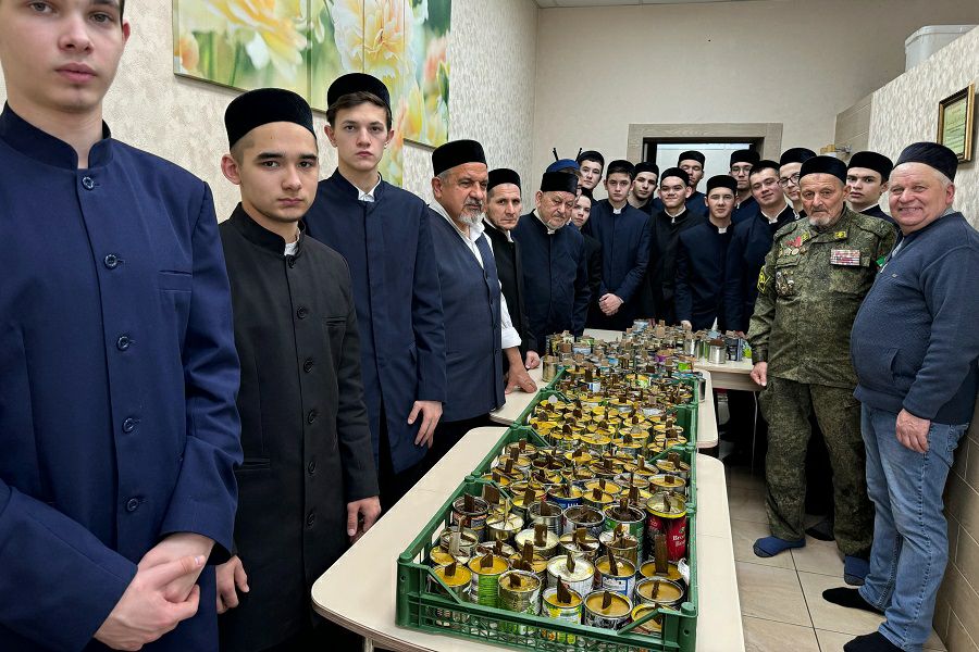 Шакирды казанского медресе изготовили более 120 окопных свечей для бойцов СВО