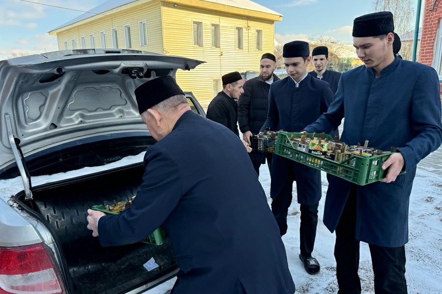 Шакирды казанского медресе изготовили более 120 окопных свечей для бойцов СВО