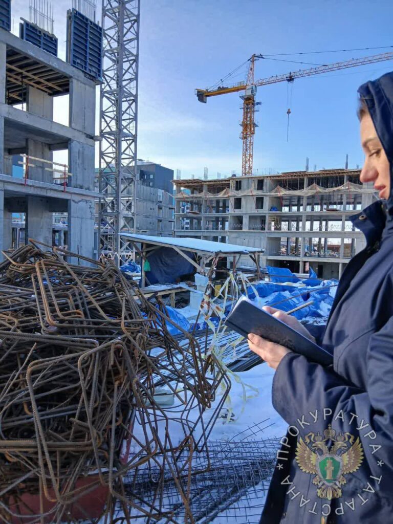 Рабочий погиб на стройке в Казани — прокуратура организовала проверку