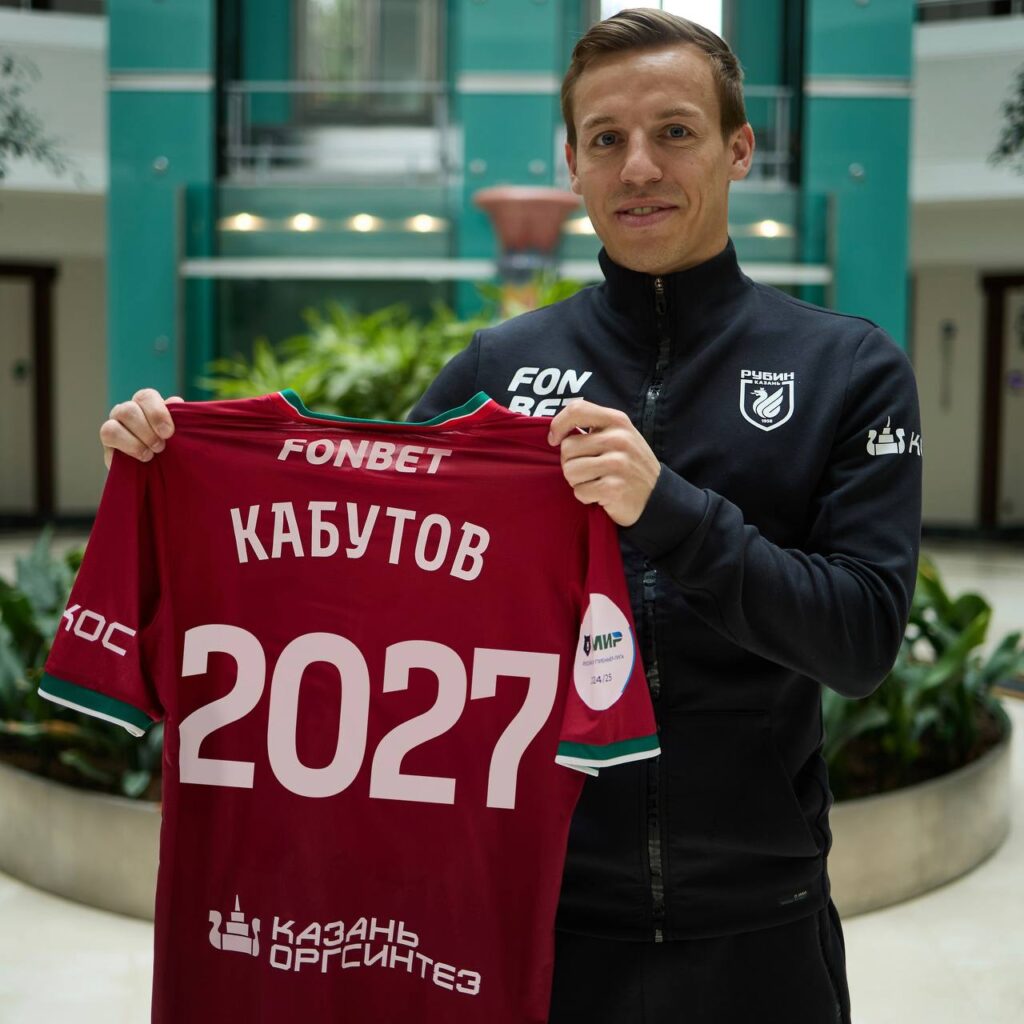 Защитник Кабутов продлил контракт с «Рубином»