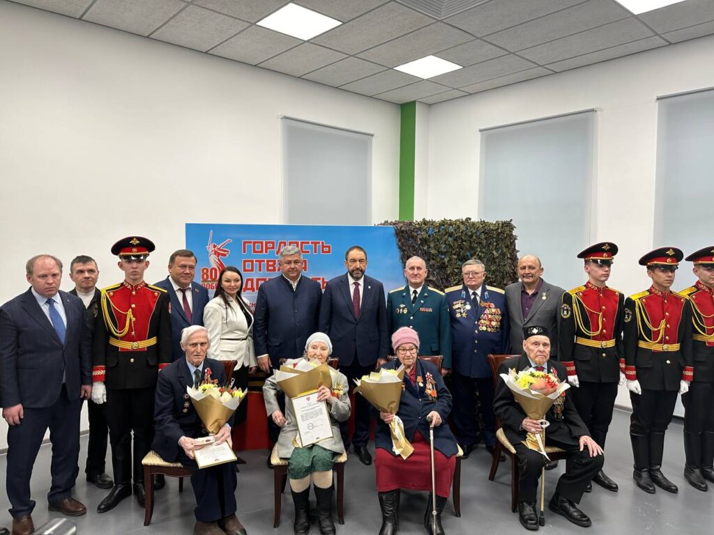 Песошин в Зеленодольске вручил ветеранам медали в честь 80-летия Победы