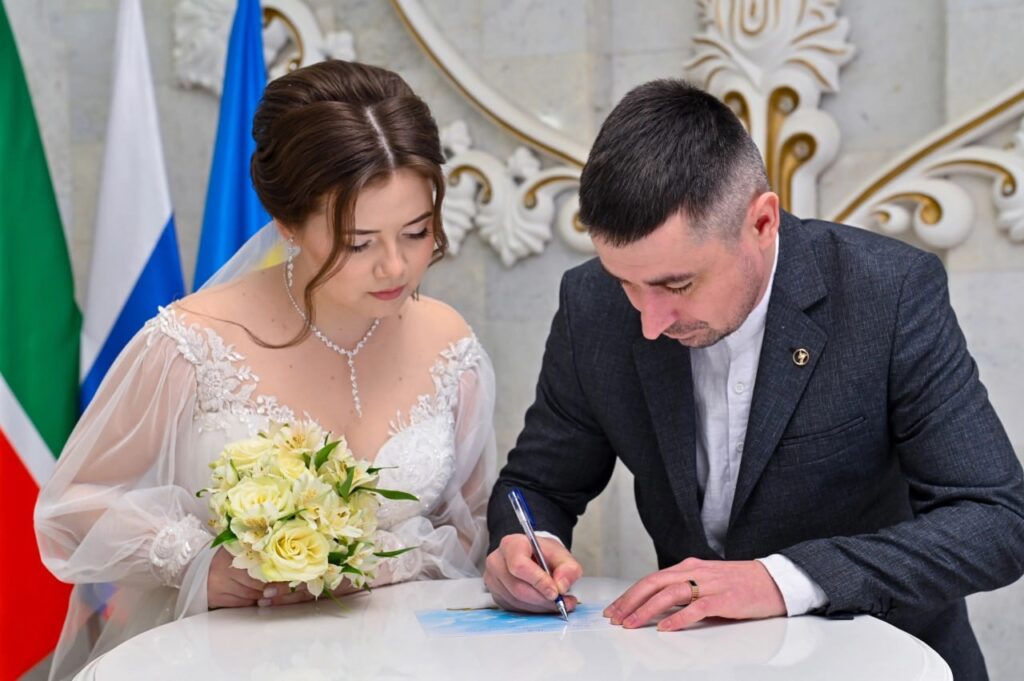 Молодожены из Нижнекамска присоединились к татарстанской акции «Нашим героям!»