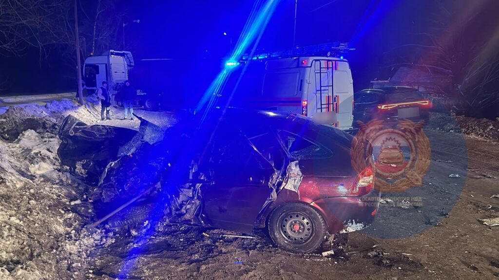 «Лада» выехала на встречку на трассе в Татарстане и столкнулась с фурой — водитель погиб