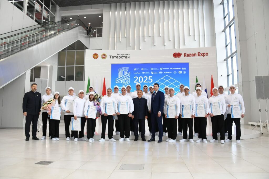 Минниханов - победителям конкурса «Инженер года»: будущее промышленности за вами