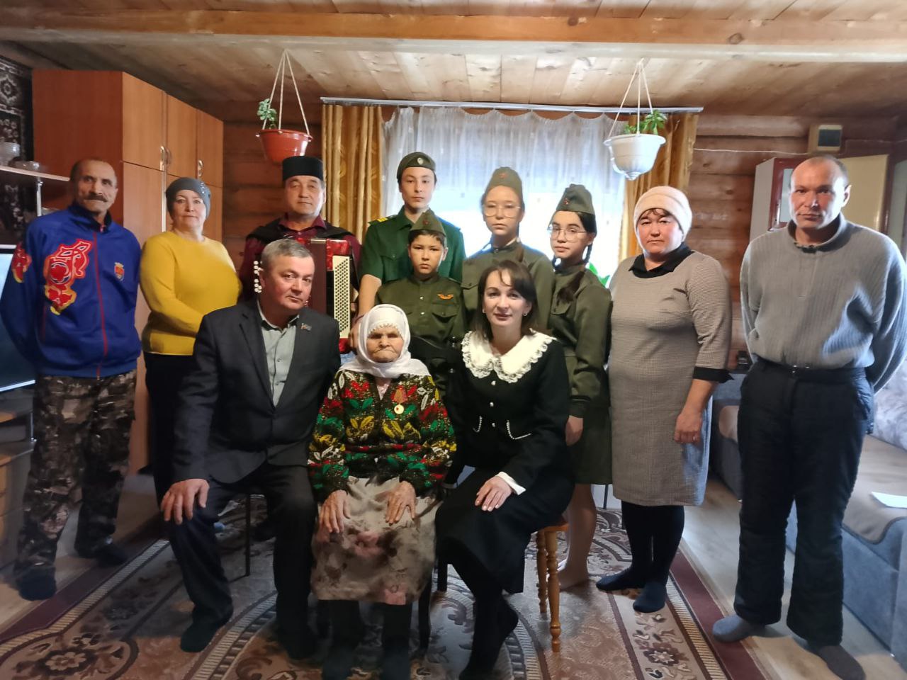 В Актанышском районе ветеранам вручили юбилейные медали к 80-летию Победы