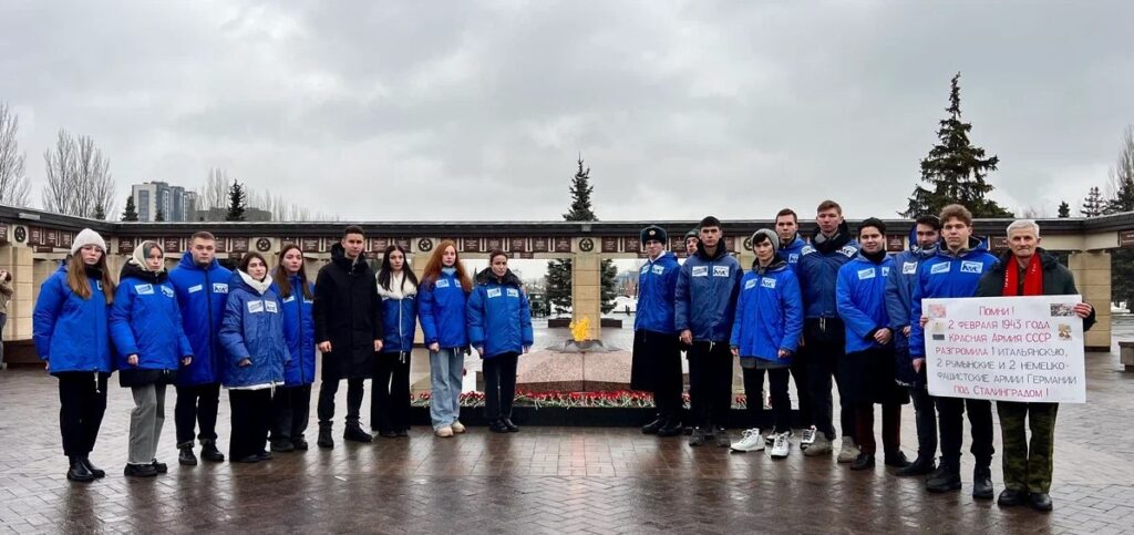 В Парке Победы казанцы почтили память погибших солдат Сталинградской битвы
