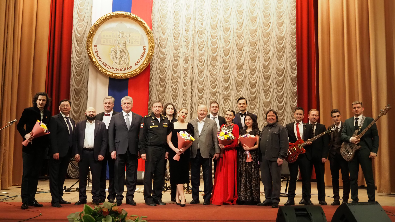 Ахметшин вручил медали на концерте в Военно-медицинской академии в Санкт-Петербурге