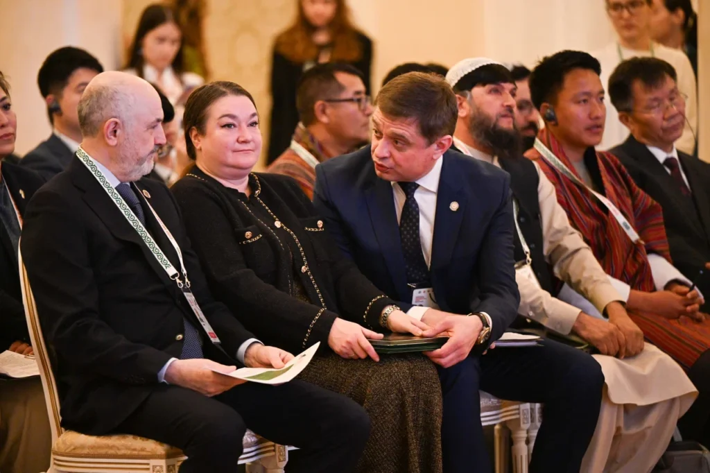 Белый, пушистый, сакральный: Татарстан спасает популяцию снежных барсов в России