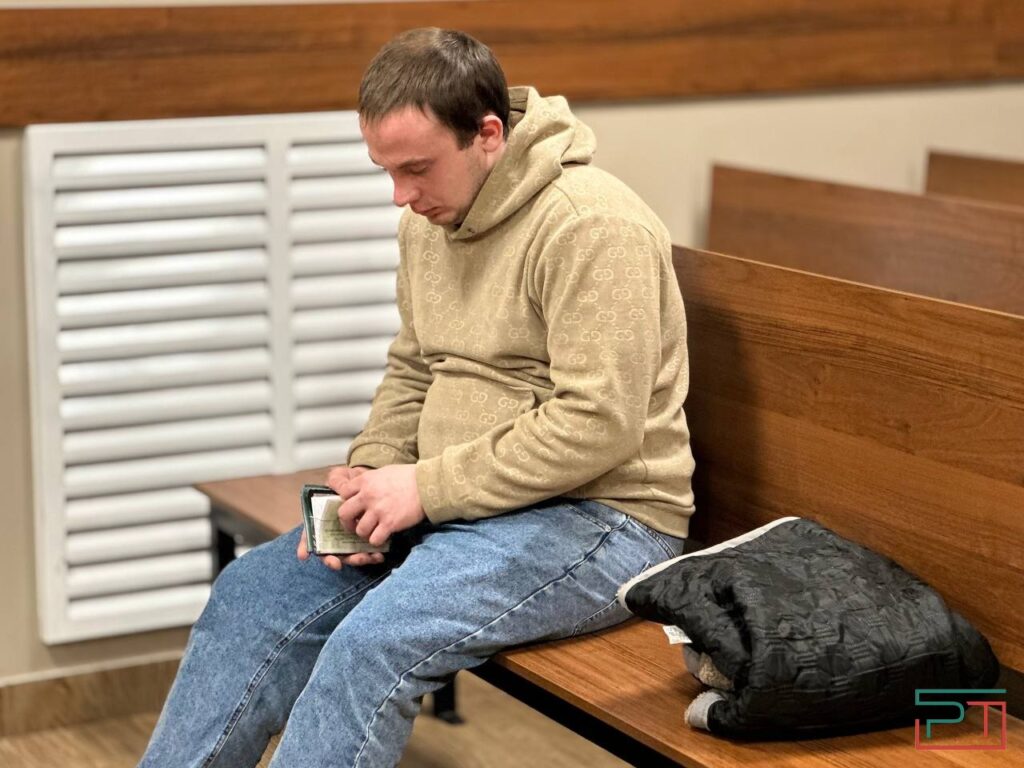 Молодого казанца оштрафовали на 100 тысяч за прописку мигрантов в родительской квартире