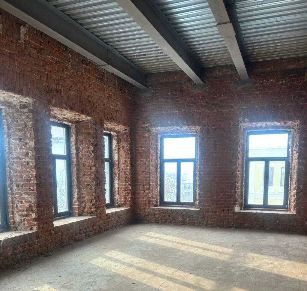 В усадьбе Сапугольцева в Казани восстанавливают кирпичную кладку и гидроизоляцию