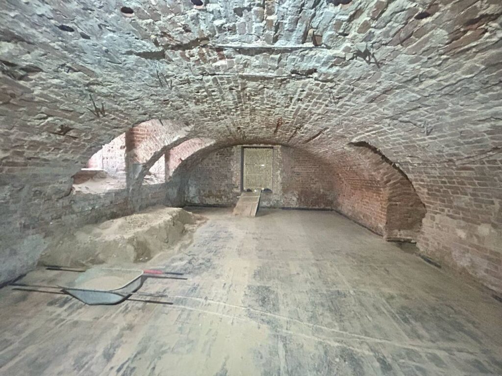 В усадьбе Сапугольцева в Казани восстанавливают кирпичную кладку и гидроизоляцию