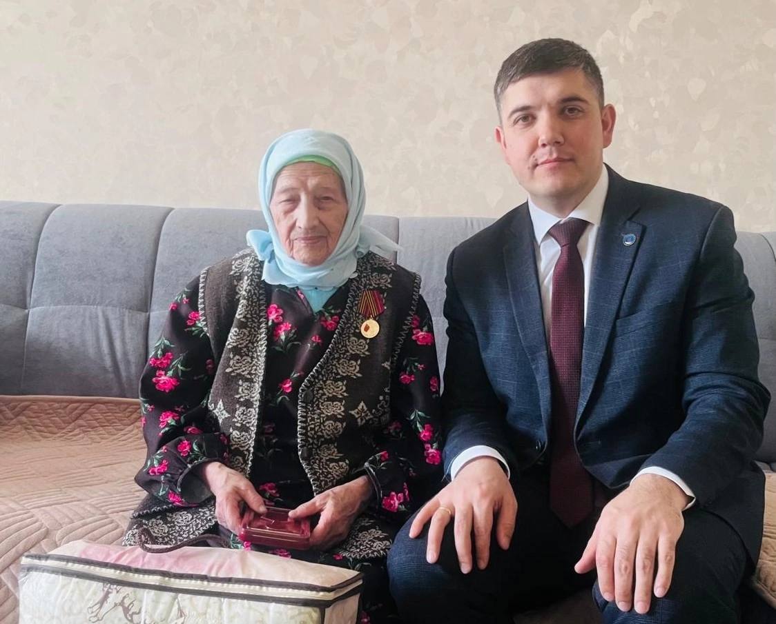 В Челнах вручили еще нескольким ветеранам медали к 80-летию Победы