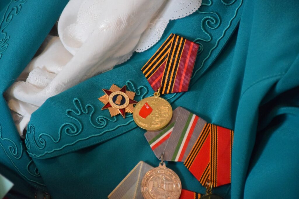 В Нурлате вручили юбилейную медаль Антонине Агаповой - ветеран дошла почти до Берлина