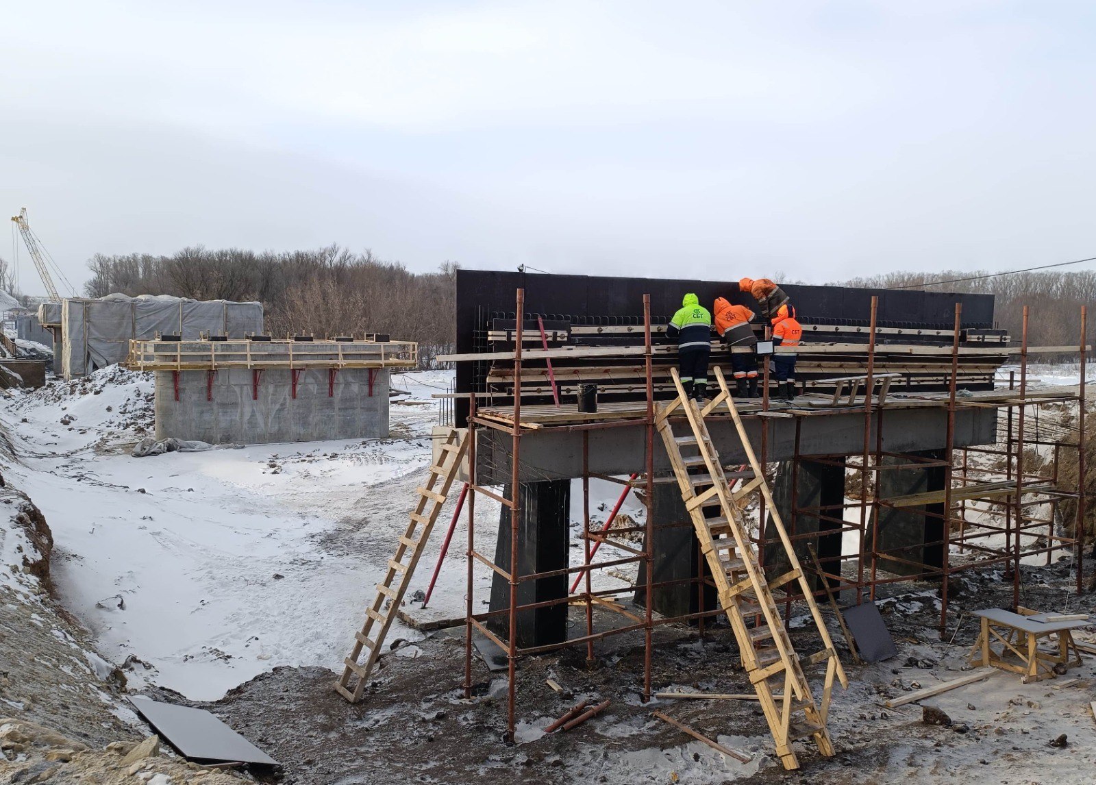 На границе Татарстана и Башкортостана ремонтируют мост через реку Ик