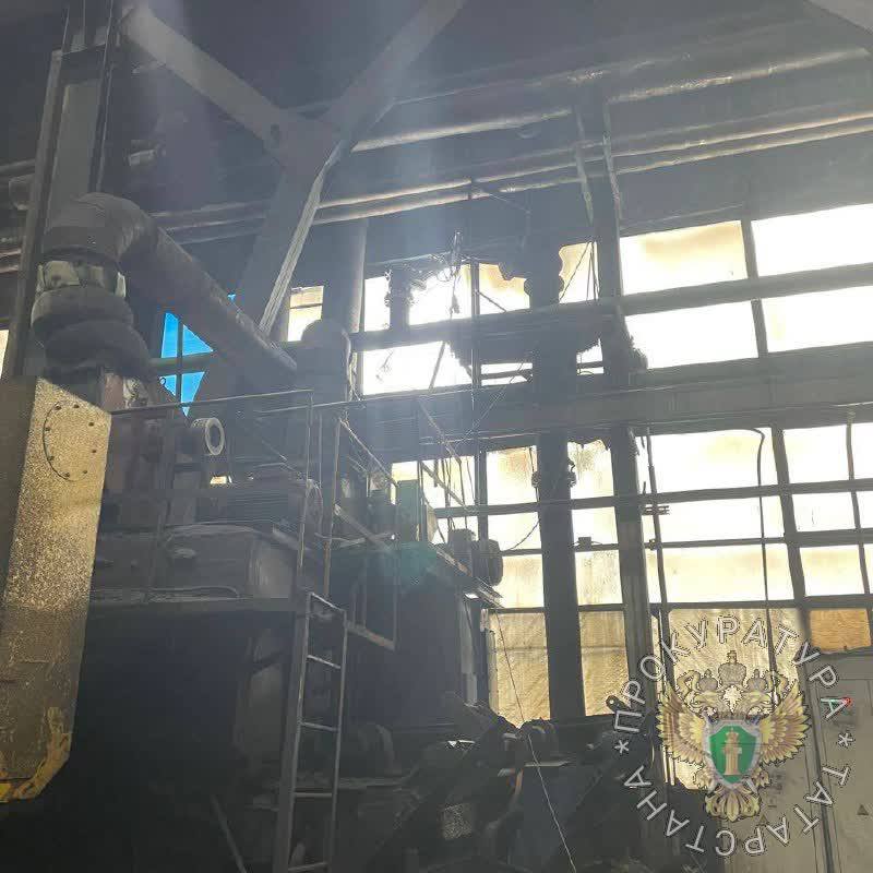 В Челнах рабочий погиб, упав с высоты при демонтаже трубы