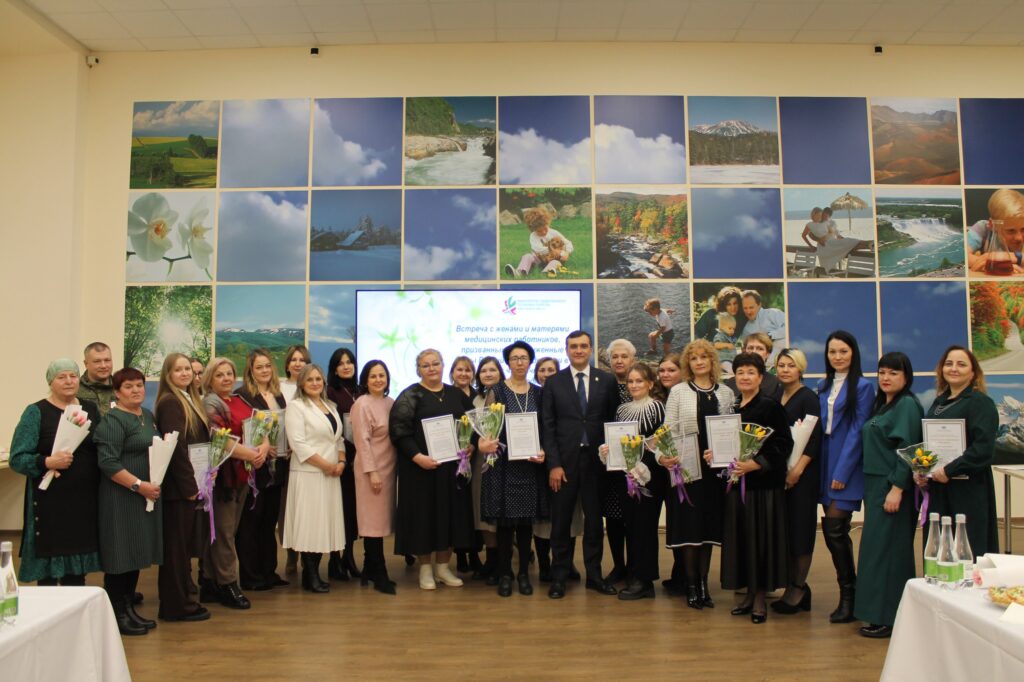 Глава Минздрава РТ провел встречу с женами и мамами медработников, служащих в зоне СВО