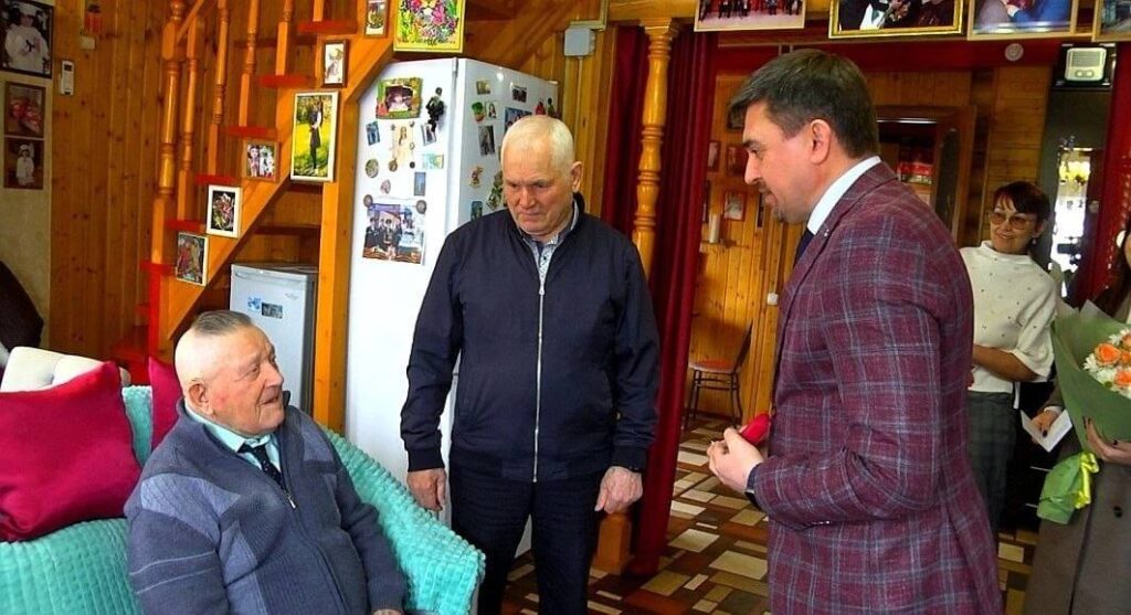  99-летнему ветерану из Елабужского района вручили медаль в честь 80-летия Победы